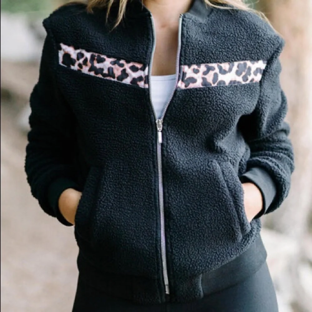 🌙 Zyia Black Leopard Flying V Fleece Jacket. Medium. Fits true to size. EUC - Picture 1 of 2